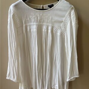 Torrid 1x Worn Once 100% Rayon White Embroidered Women's Top
